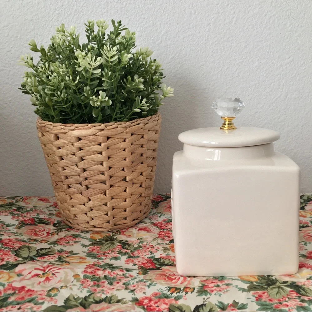 Decorative Jar with Diamond Jewel Knob